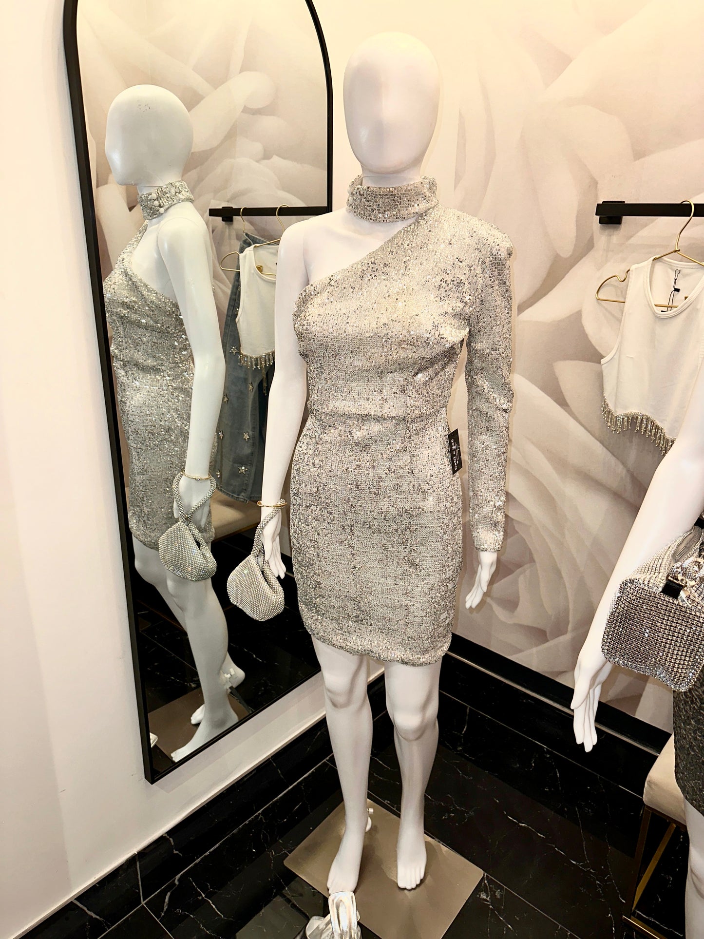 One shoulder silver sequins mini dress